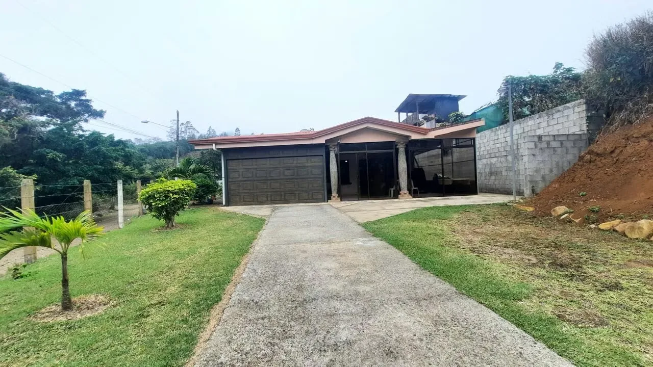 Amplia casa ubicada en La Paz de San Ramón, hermosa zona rural con un clima fresco y delicioso, esta cómoda y detallada casa está pensada para brindar máxima comodidad a tu ...