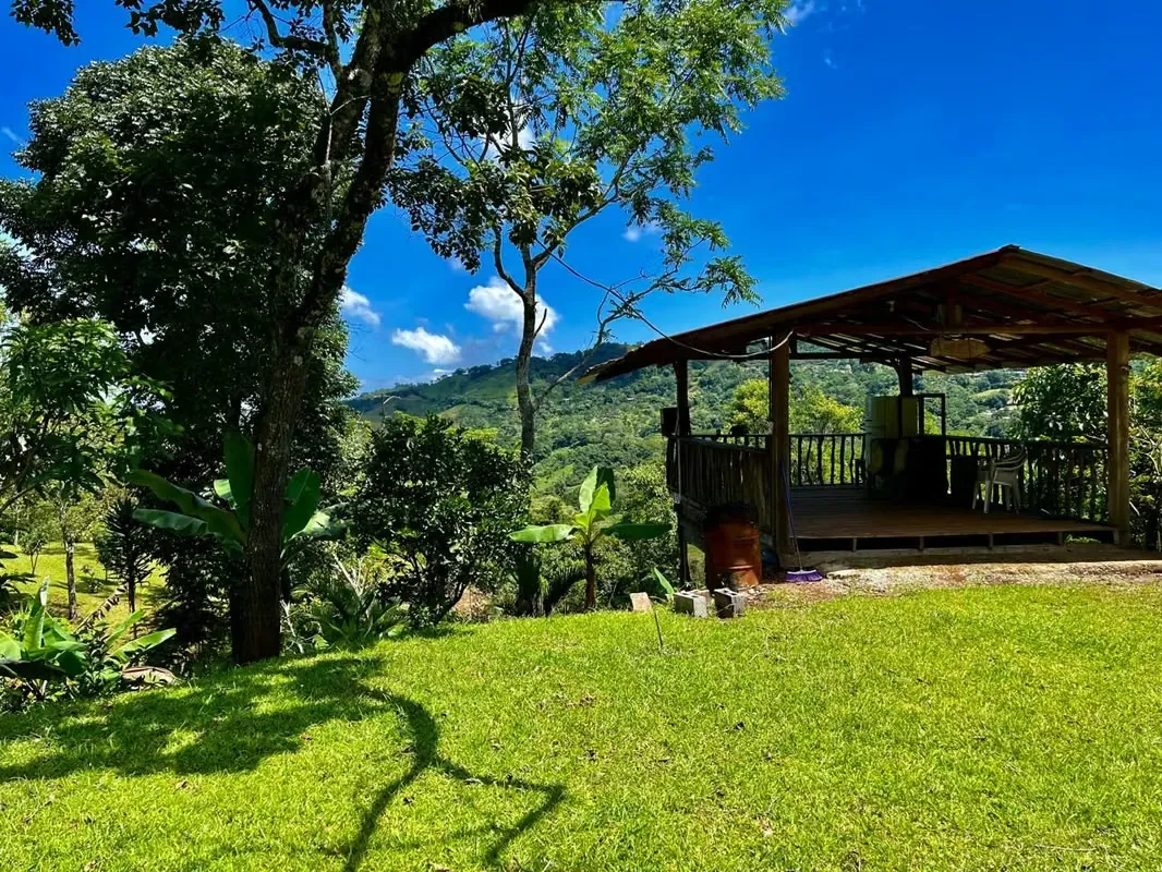 Beautiful villa for sale with a view in Mercedes Norte, Puriscal.