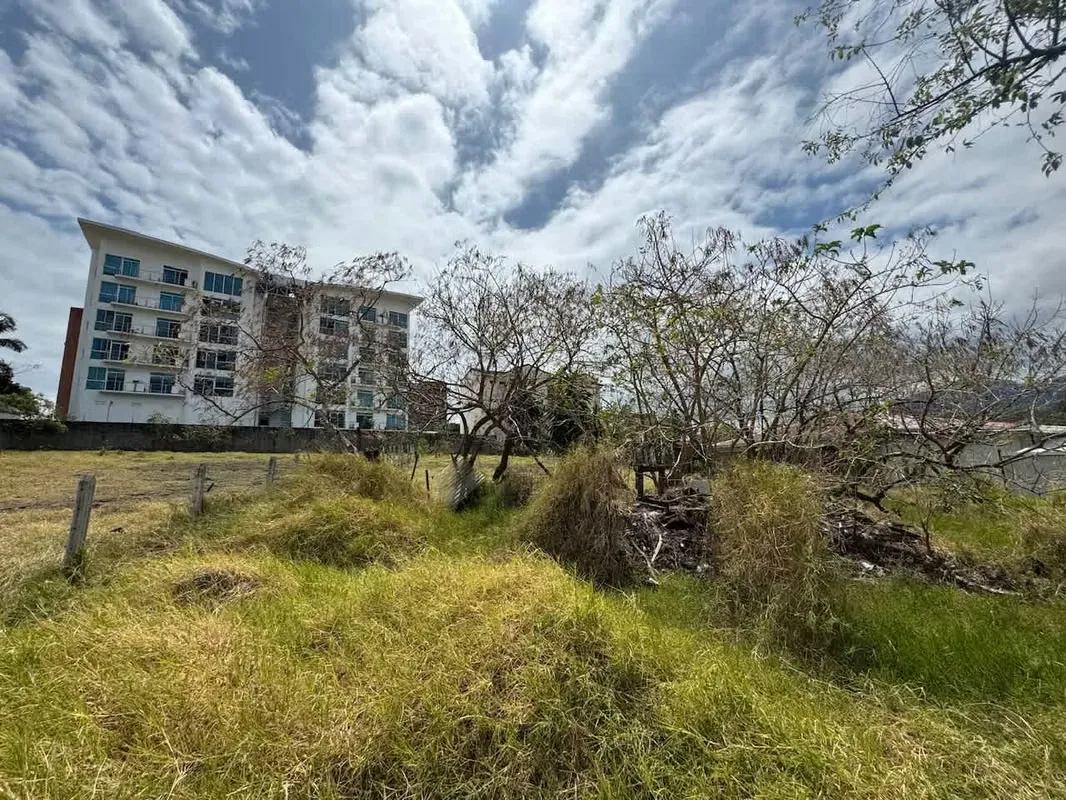 Venta de lote de uso mixto en Guachipelín de Escazú - EU