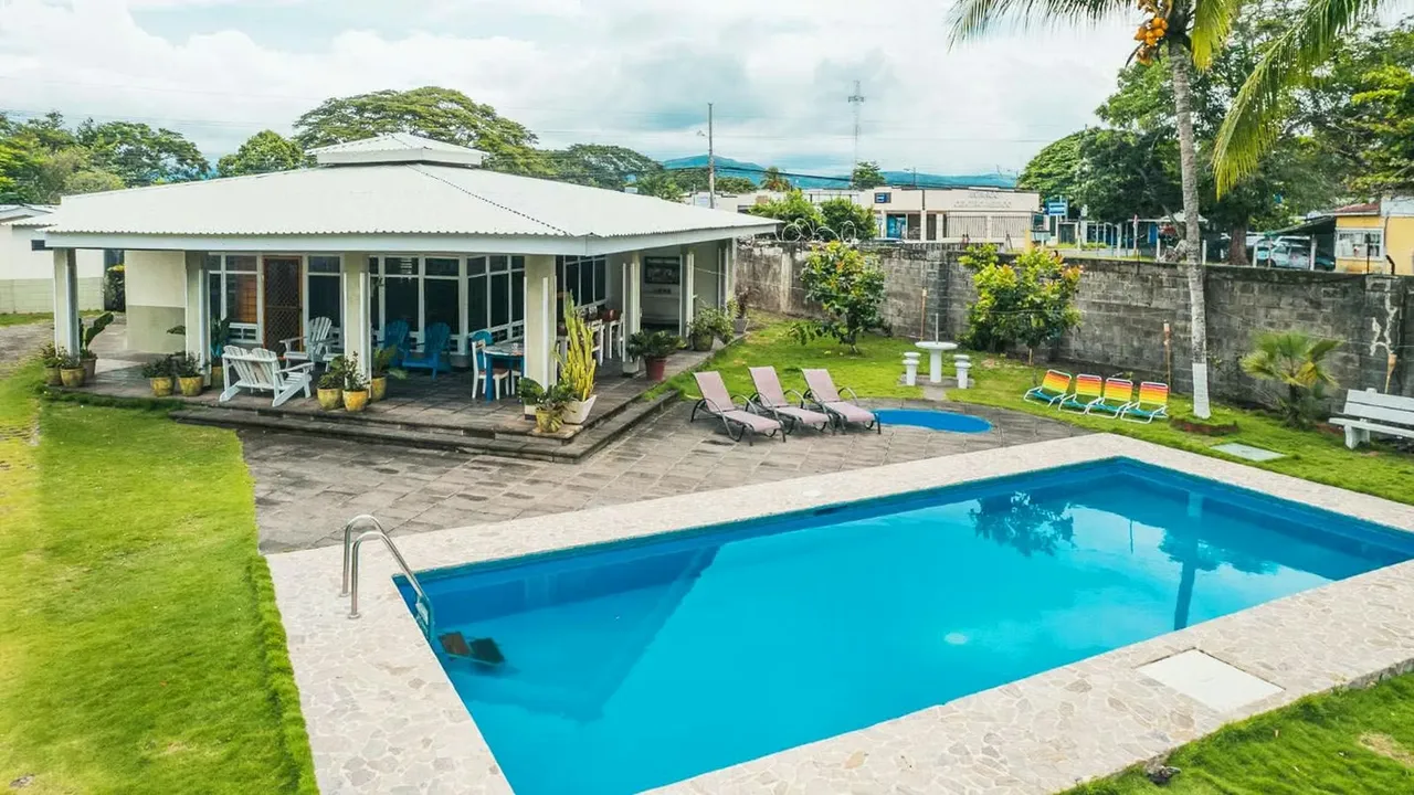 Venta Casa titulada frente a la playa, El Roble, Puntarenas (AD)