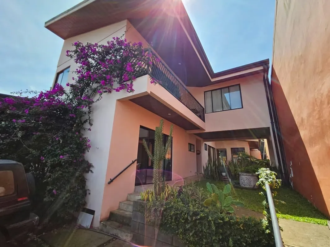 Property with apartments for commercial use, San Isidro center