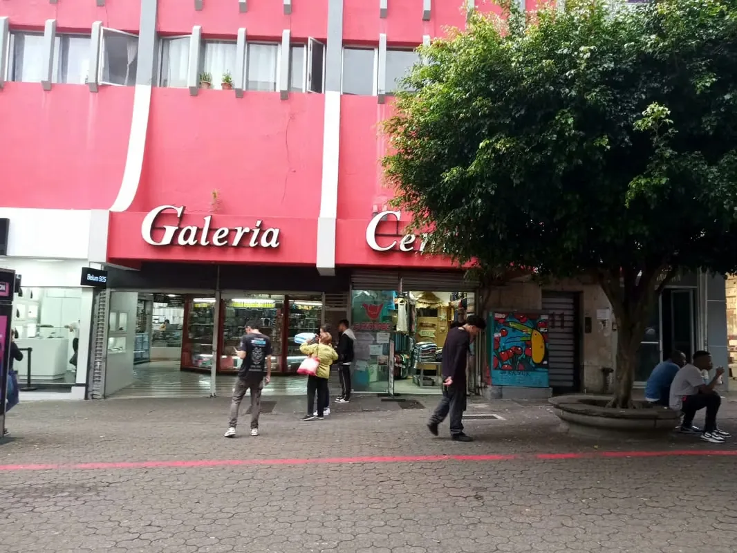 Se vende local en el primer piso de Galería Central Ramírez Valido, en la Avenida Central de San José, ubicada a unos 100 metros al este de la plaza de La Cultura, diagonal a Aliss. ... — photo 2