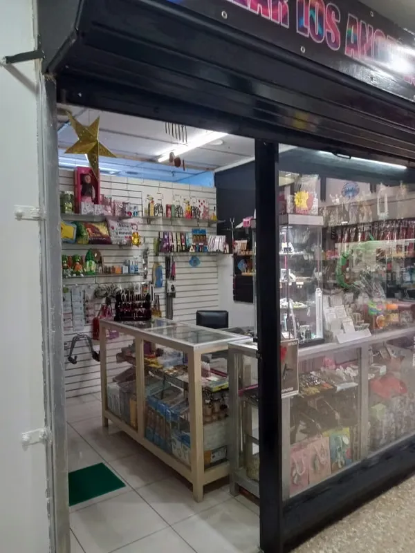Se vende local en el primer piso de Galería Central Ramírez Valido, en la Avenida Central de San José, ubicada a unos 100 metros al este de la plaza de La Cultura, diagonal a Aliss. ... — photo 3