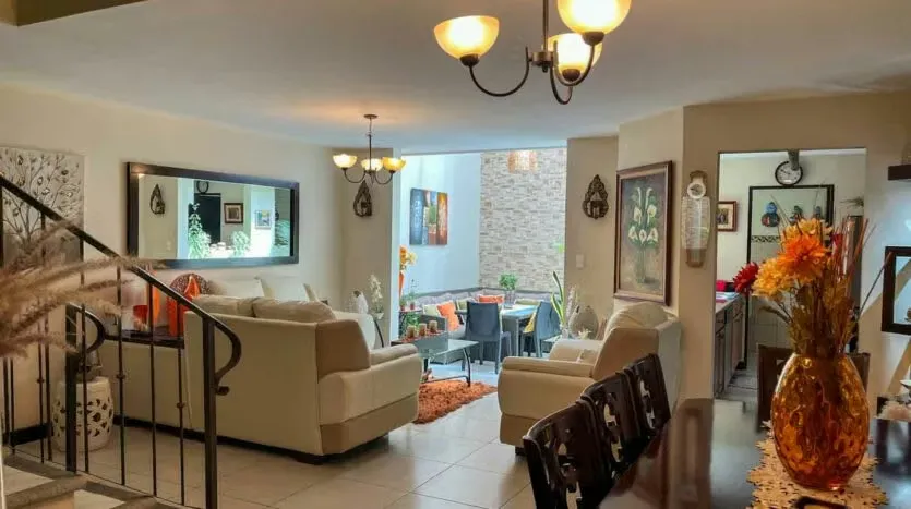 Casa en venta en Rohrmoser, en Condominio pequeño con mezanine y terraza
