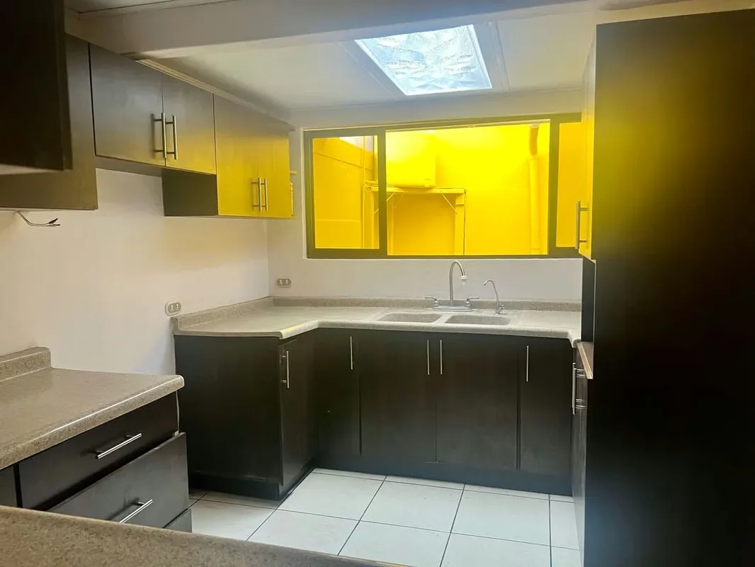 TWO-STORY HOUSE FOR SALE (DESAMPARADOS, SAN JOSÉ).