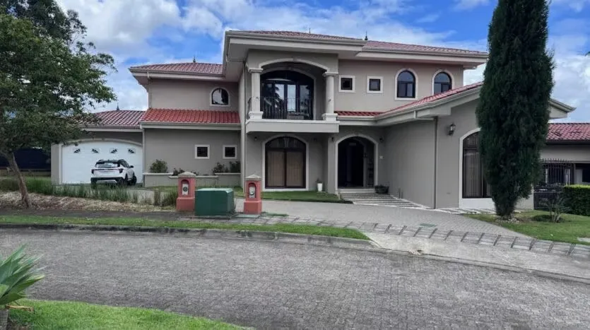 Spectacular House for Sale in Colinas de Montealegre