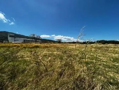 ¡OPORTUNIDAD DE INVERSIÓN EXCEPCIONAL EN SANTA ANA! Se vende terreno en zona de alto crecimiento industrial y comercial Ubicación estratégica: Contiguo a nuevo Walmart en Santa Ana, ...