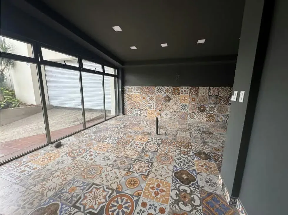 Alquiler Local Exclusivo para Cafetería en Plaza Antares, San Pedro. — photo 3