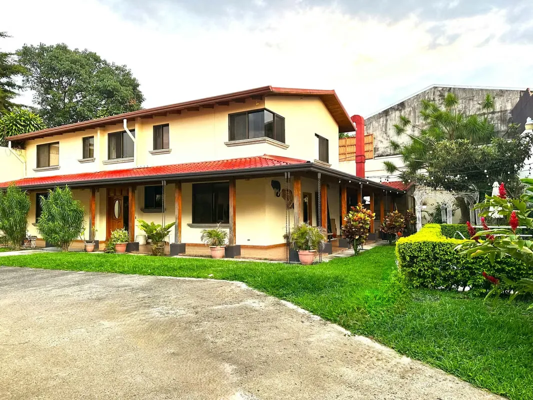 Luxury Home for Sale in Mercedes Norte, Heredia | Heated Pool | Secure Condo