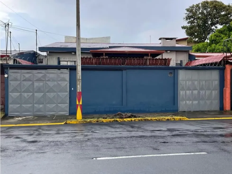 VENTA DE CASA, USO MIXTO, HEREDIA POR EL ESTADIO 4027(GC)