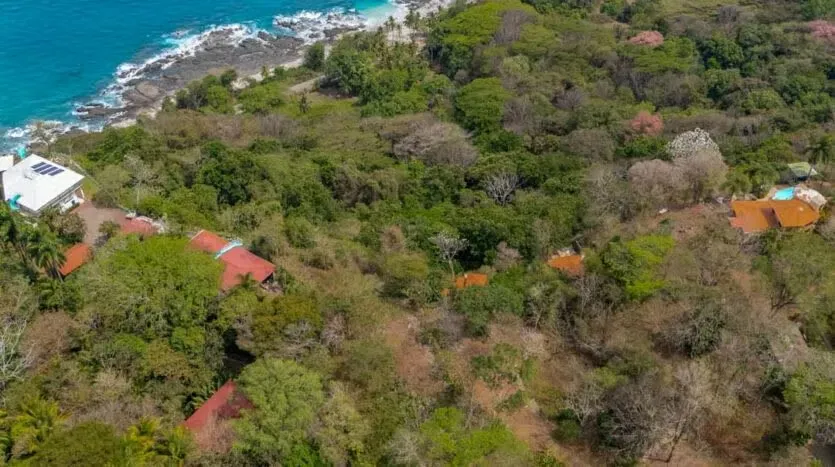 Descubra una oportunidad única de inversión en Delicias, una de las zonas más codiciadas de la Península de Nicoya. Este exclusivo lote ofrece impresionantes vistas ...