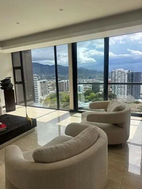 Sabana a tus Pies: Penthouse con Panorámicas Inigualables.
