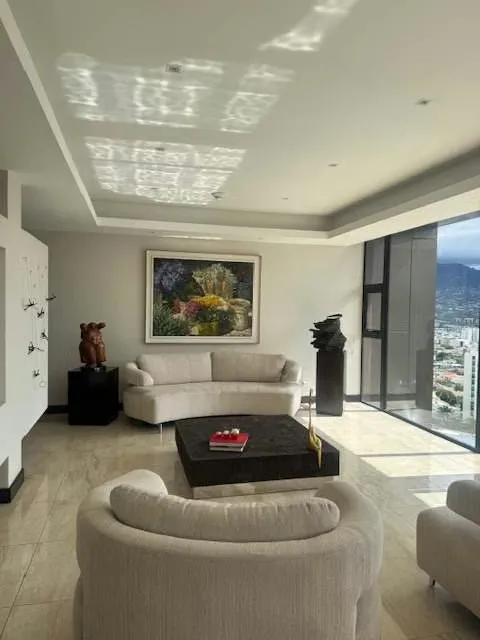 Penthouse de Ensueño en Sabana: 420 m2, 4 habitaciones, cuarto de servicio Vistas Inolvidables y Finos Acabados. Descubre la amplitud y el diseño exquisito de este impresionante ... — photo 3