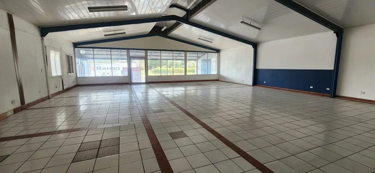 Oficina en 2 piso sobre ruta 27 en Santa Ana mide 240m2 cuenta con 2 oficinas y A/C.