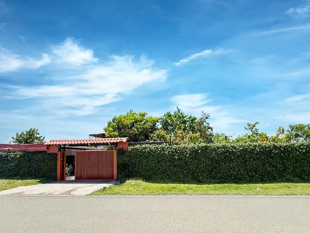 Oportunidad de inversión – Lote 863 m² con piscina. (MV)
