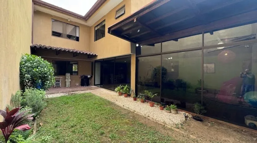 Spacious House for Sale in Colonia Condominium