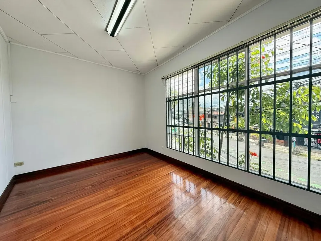 Se alquila Casa/Oficina o Local Comercial Los Yoses