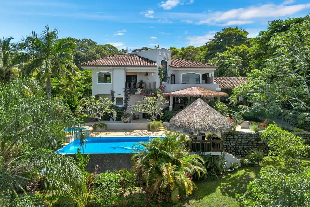 Quinta de lujo en venta en Esparza | Piscina, jacuzzi y casa de huéspedes