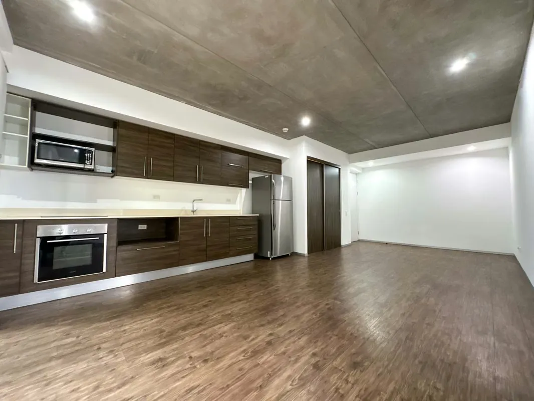 Excellent investment option, apartment in a boutique condominium located in Santa Ana.