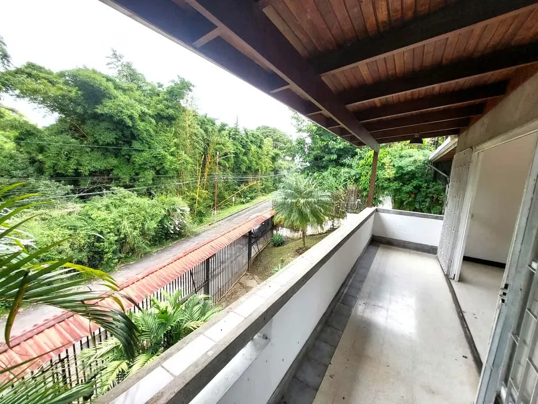 Discover this stunning property with 501m² of land and a spacious layout designed to provide comfort and tranquility. Located in a safe and peaceful neighborhood, this single-level ... — photo 3