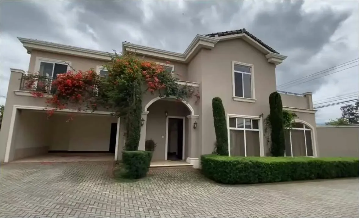 Venta de casa en condominio, en Lomas de Curridabat id 39193