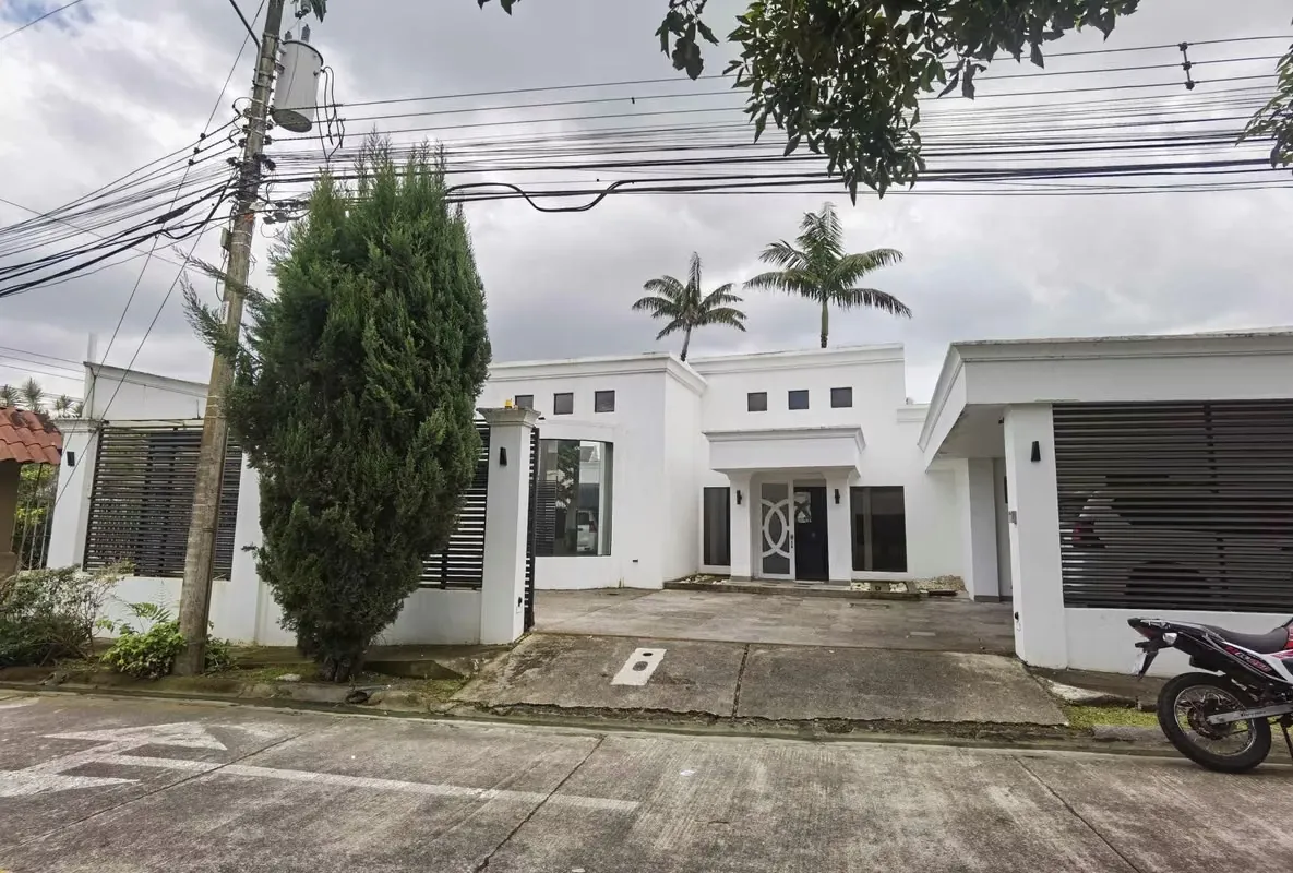 Venta de casa en Guayabos de Curridabat. id 36796