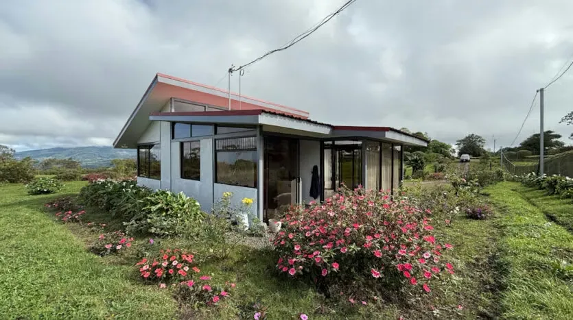 House for Sale – Charming Home Surrounded by Nature