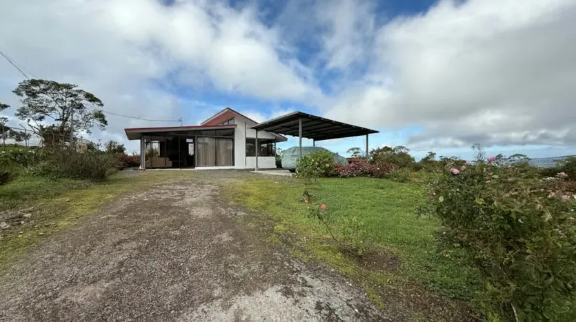 House for Sale – Charming Home Surrounded by Nature — photo 4