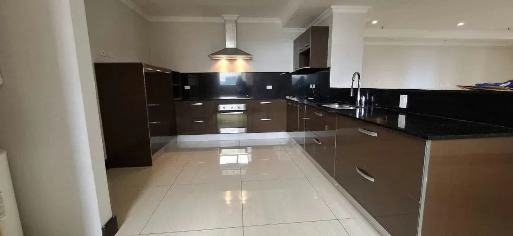 SE ALQUILA CONDOMINIO EN LA SABANA CON O SIN MUEBLES