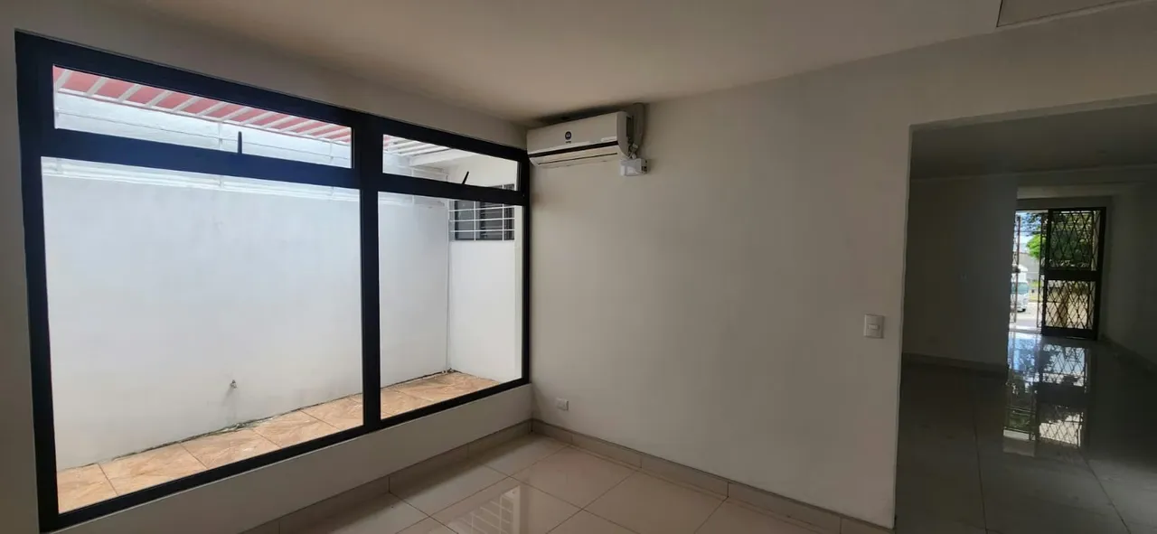 Alquiler de Casa Comercial en Rohrmoser. ID 39872
