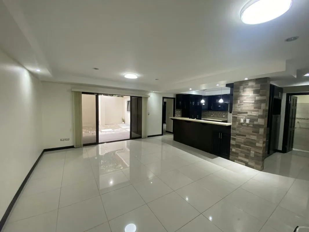 Venta de casa con magnífica ubicación En Santa Ana Centro.