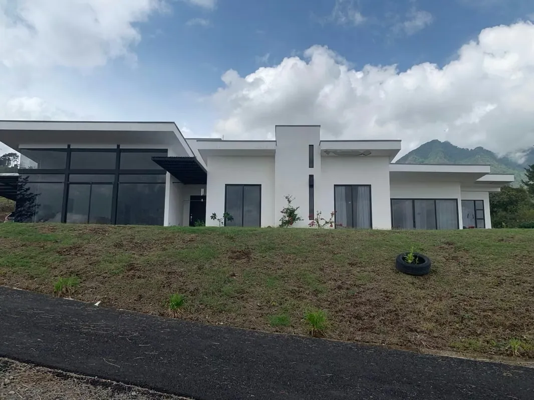 HOUSE FOR SALE WITH BEAUTIFUL VIEW IN ESCAZÚ