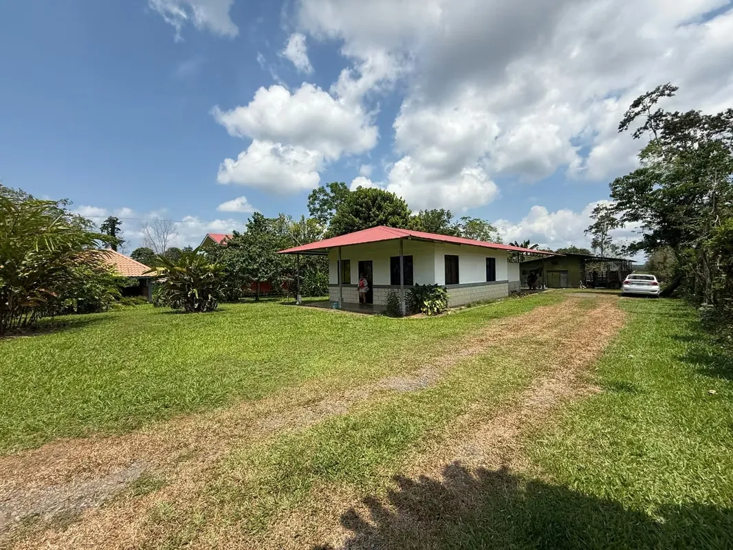 Esta linda finca con 77.904m2 cuenta con una casa de habitación, un amplio e imponente frente con seto vivo y portón de acceso privado totalmente cerrado, además rancho de ... — photo 4