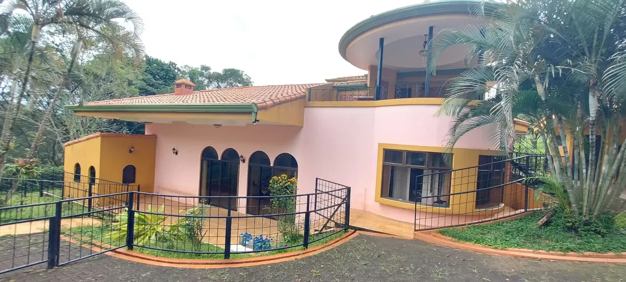 House for Rent in Naranjo – Spacious, Secure, and Finely Finished