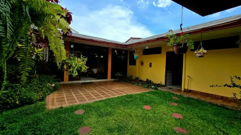 One-Story House for Sale in Curridabat