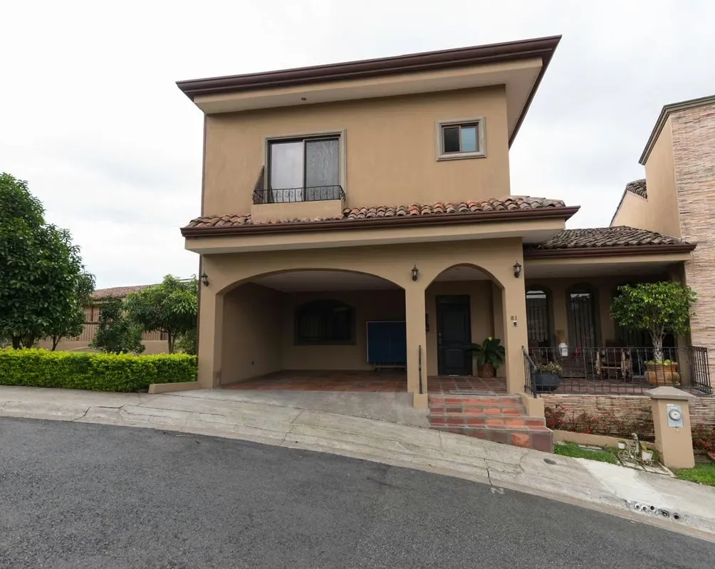 id # 39972 Venta de casa en condominio en Guayabos