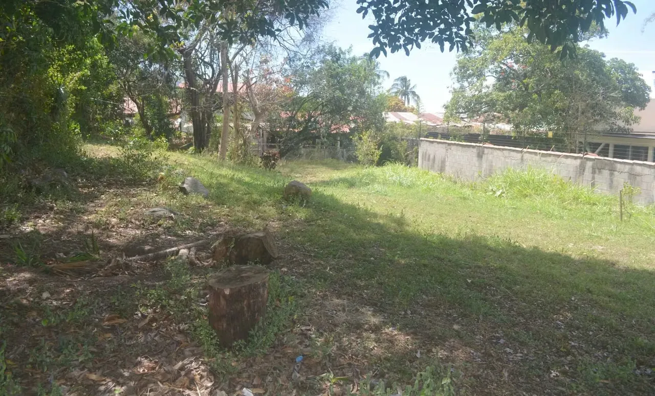Beautiful 1,004 m² lot for sale located in one of the most exclusive and highly valued areas of Escazú. This land, surrounded by nature and tranquility, is ideal for both investment ...