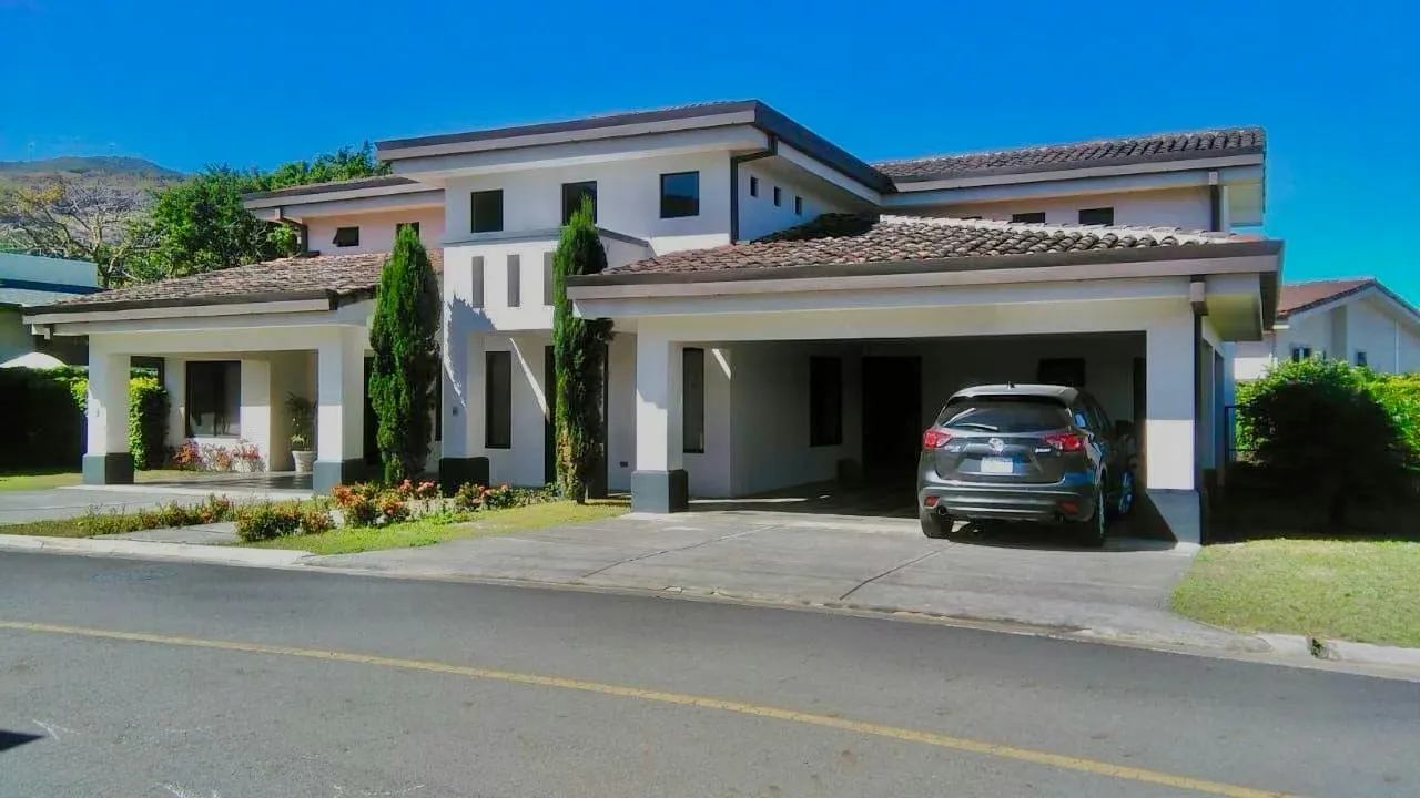 HOUSE FOR RENT IN DOWNTOWN SANTA ANA