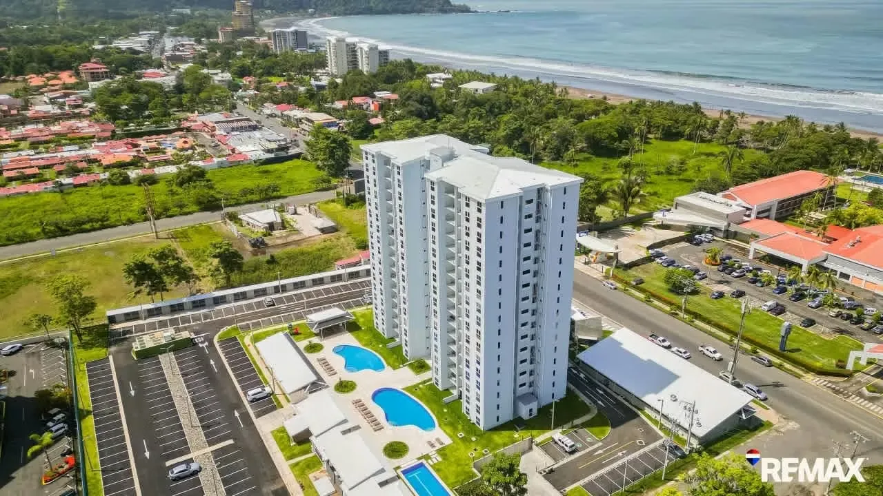 Venta de Condo-Serenidad al Atardecer: Condominio con Vista al Océano en Jaco Beach