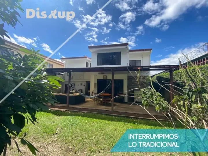 3-bedroom house for sale in Santa Ana