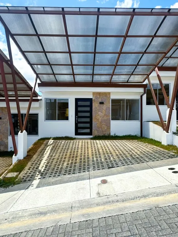 Condos nuevos, 1 planta, 2 hab., a 5 minutos de Guachipelín (AD).