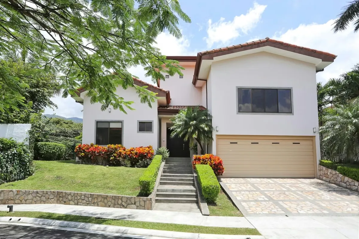 Exclusiva Casa en Venta en Condominio Hacienda Real, Piedades de Santa Ana