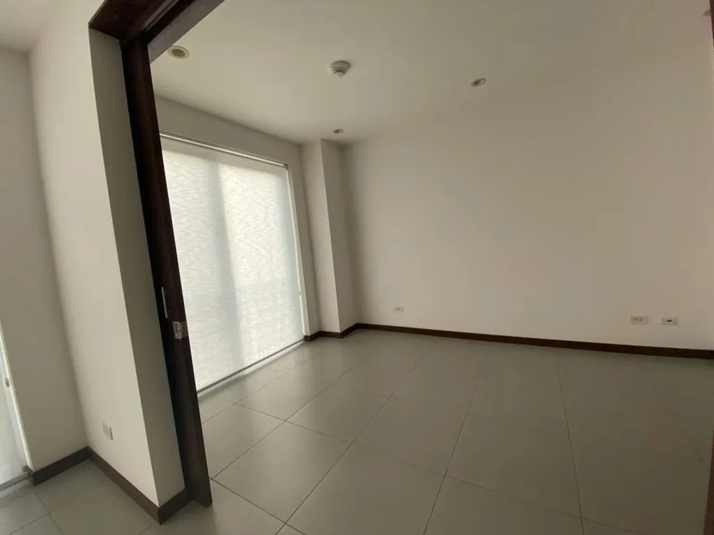 Lujoso Apartamento en uno de los condominios más exclusivos de la zona, con la ubicación más privilegiada de todo Guachipelín de Escazú.