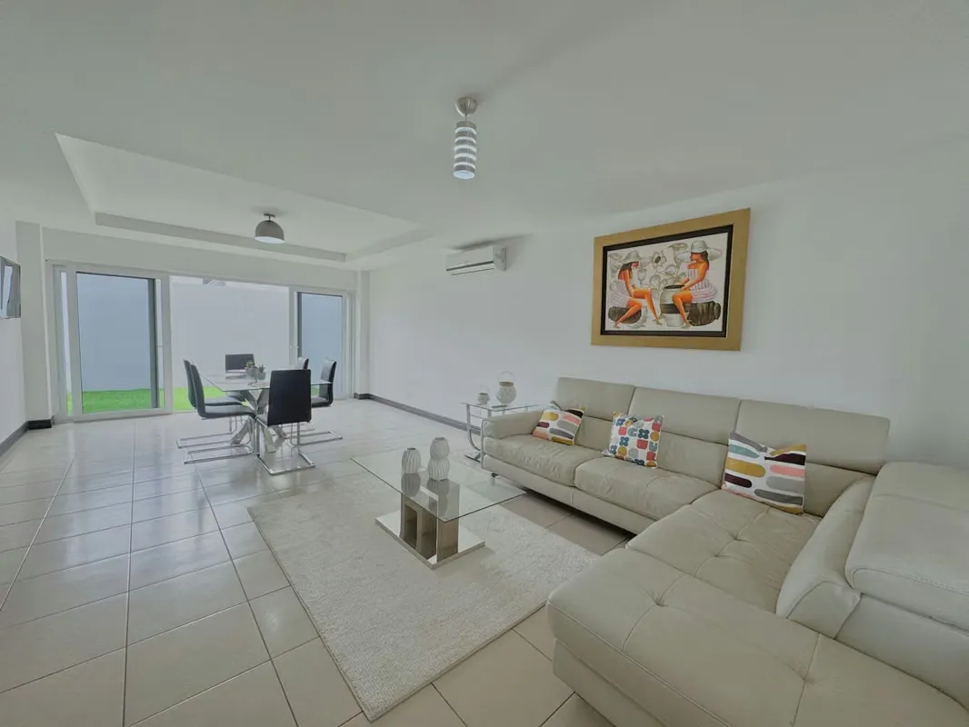 CORNER HOUSE FOR RENT IN GUACHIPELÍN