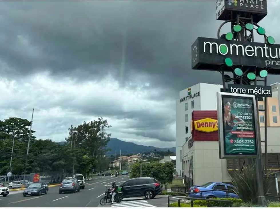 Aproveche! Lote de terreno a la par de Momentum Pinares. 1800 m2