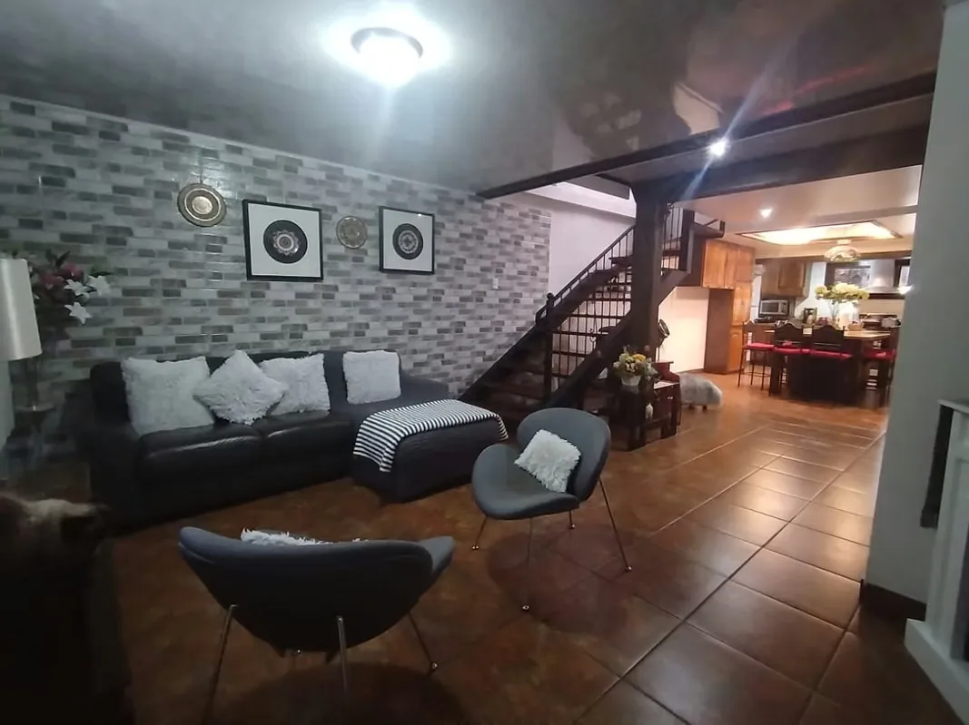 En venta amplia casa en Desamparados centro PP