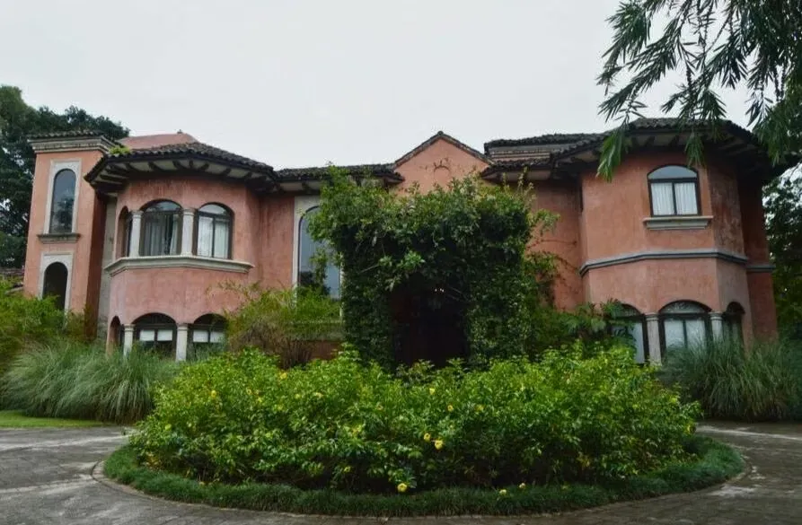 HOUSE FOR SALE IN SANTO DOMINGO, HEREDIA – GATED COMMUNITY | 5 BEDROOMS / 6 BATHROOMS