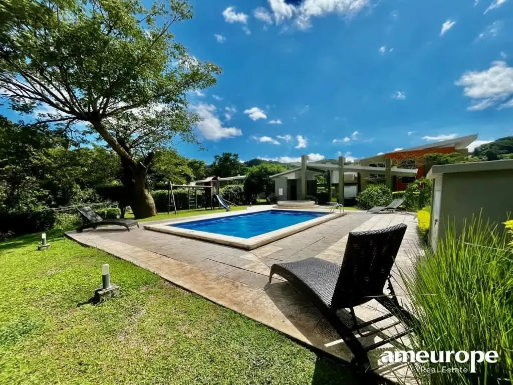 FOR INVESTMENT! POZOS SANTA ANA! CONTEMPORARY 3BEDR TOWNHOUSE FOR SALE