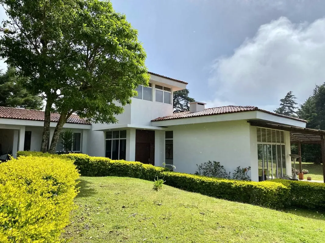 Luxury Single-Story Home for Sale in San Rafael de Heredia