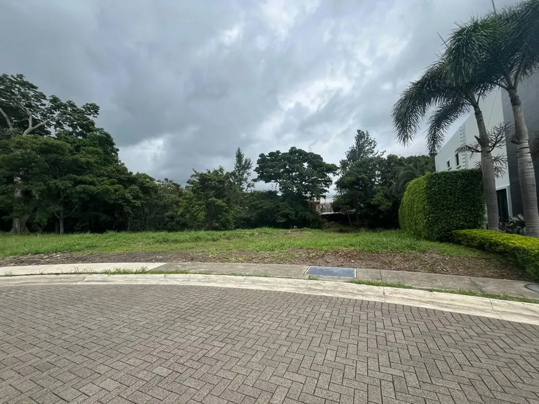 Residential Lot for Sale in Exclusive Gated Community ID 5774